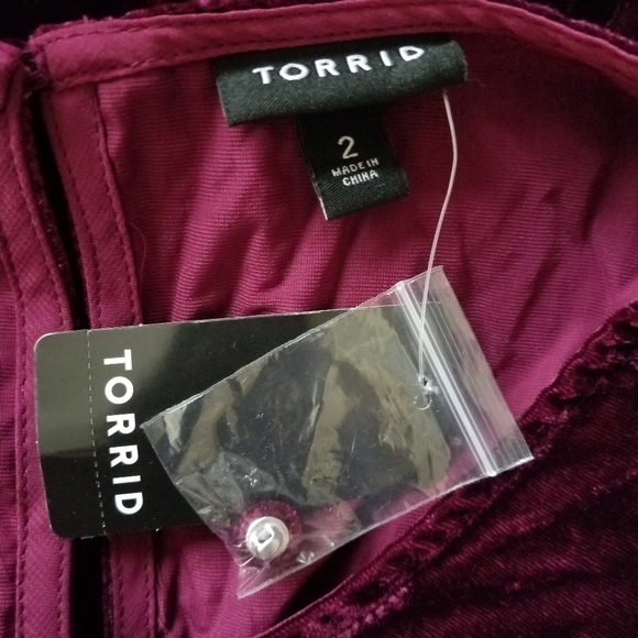NWT Torrid Burgundy Velvet Caterpillar Sleeve Keyhole Back Top Womens 2X 18/20 - Picture 8 of 11